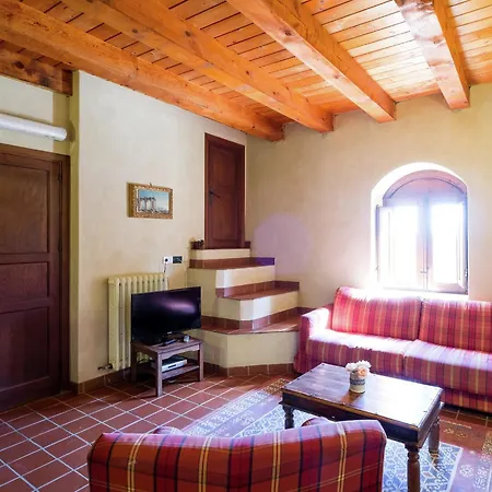 Rustic Sicilian Retreat With Nyaraló Resuttano