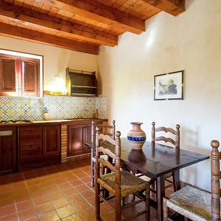 Rustic Sicilian Retreat With Nyaraló