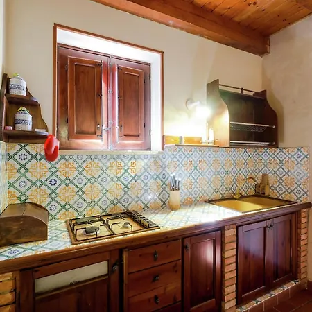 Rustic Sicilian Retreat With 度假居 *