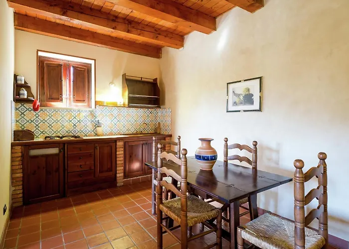 Rustic Sicilian Retreat With 別荘