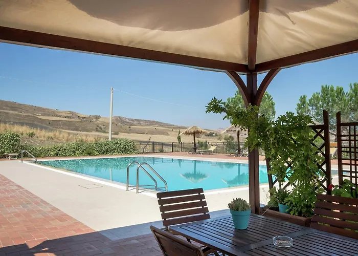 別荘 Rustic Sicilian Retreat With Resuttano